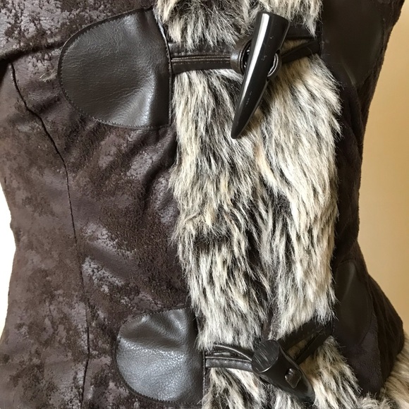 Body Central Faux Suede and Fur Vest - Picture 5 of 8